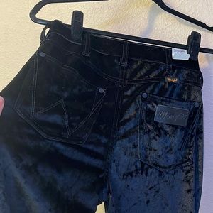 *UNIQUE AND RARE* NWT Wrangler Retro High Rise Trumpet Flare Velvet Jeans
